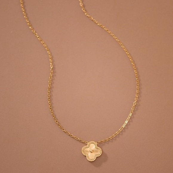 18K Gold Clover Necklace - Picture 2 of 5